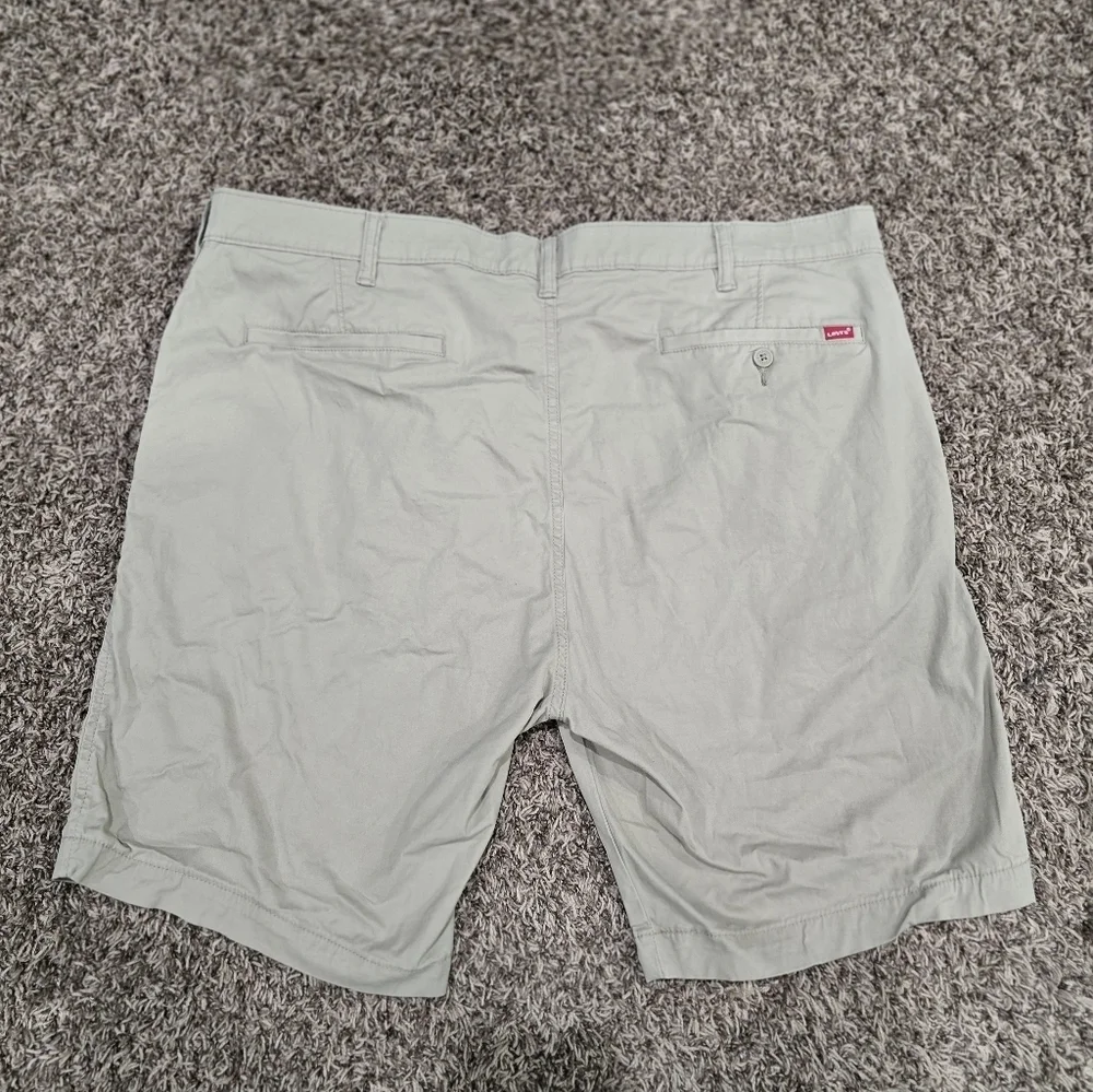 Levi's Men Chino Khaki Shorts W42